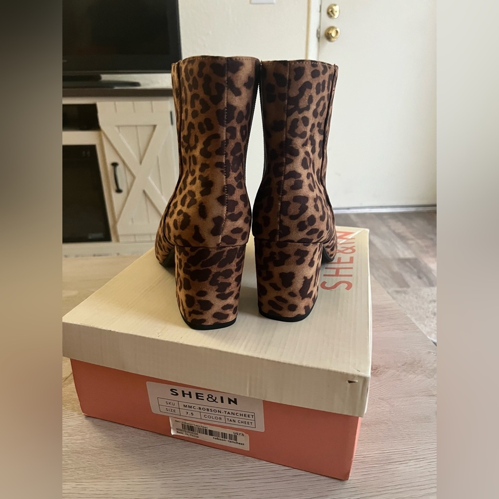 Cheetah booties - Picture 3 of 4